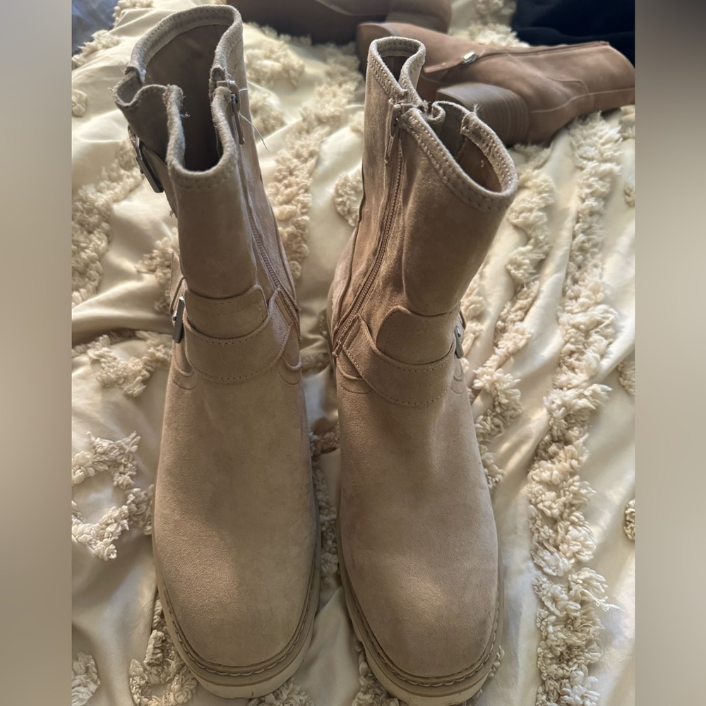 Women’s universal thread chunky boot